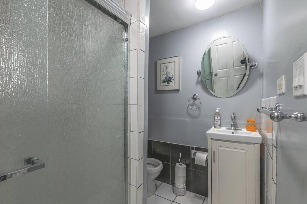 Spacious 5-Br House Near Transit W Parking シカゴ エクステリア 写真