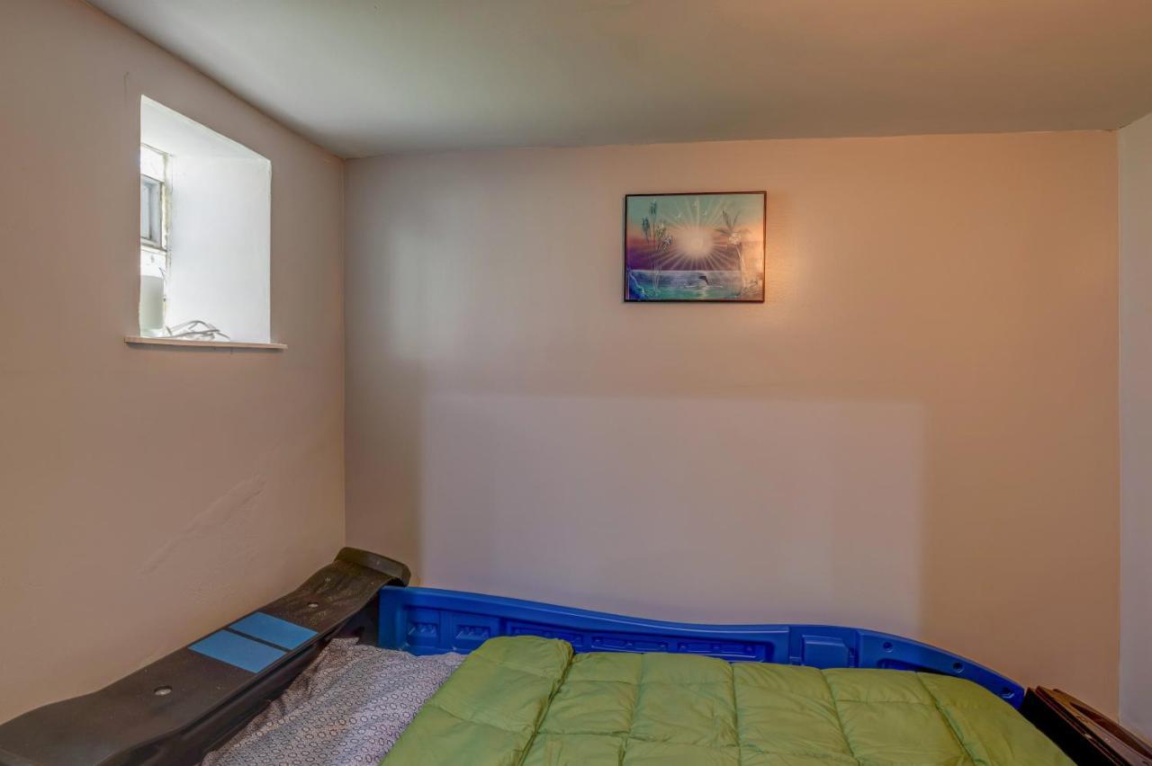Spacious 5-Br House Near Transit W Parking シカゴ エクステリア 写真