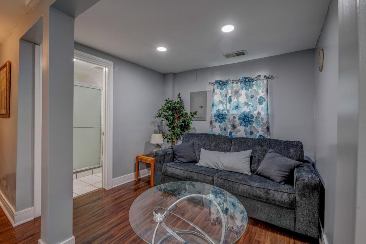Spacious 5-Br House Near Transit W Parking シカゴ エクステリア 写真